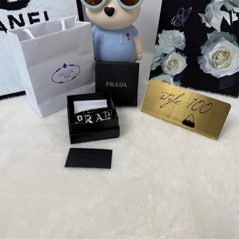 프라다 팔찌 9111